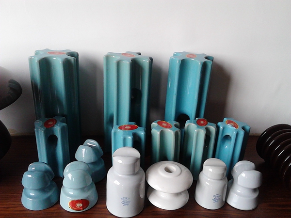 Strain insulator-telephone insulator