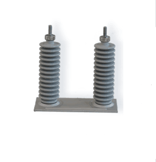 Capacitor bushing with a lid